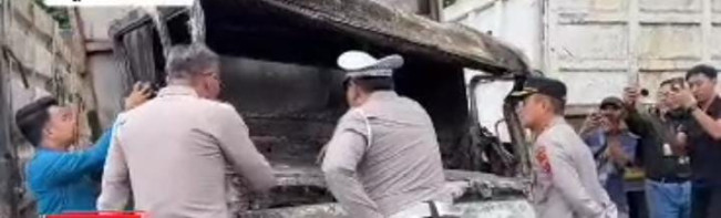 Kondisi Mobil-Mobil Yang Alami Kecelakaan di Gerbang Tol Ciawi 2 Bogor  Alami Ringsek dan Terbakar